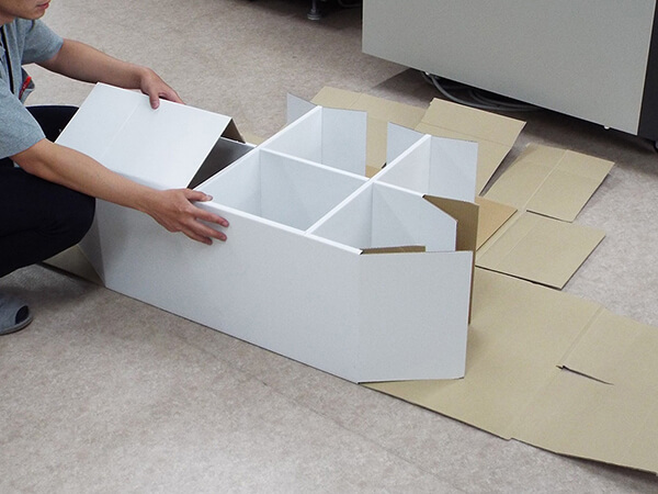 大型フロアー什器の組み立て手順_その7
