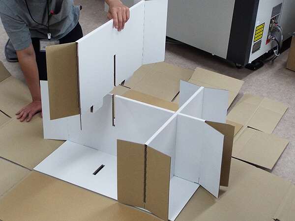 大型フロアー什器の組み立て手順_その5