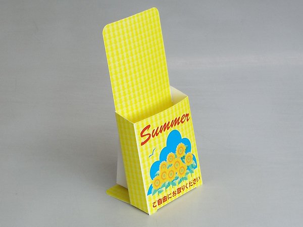 安く抑えたいけど、紙製パンフレットスタンドの経済ロットは？