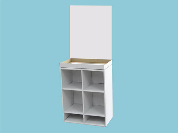 超大型ダンボール什器なのにコンパクトになって輸送費コストが1/4に削減