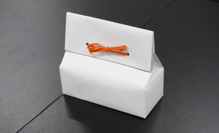 海洋ゴミ対策に。贈り物で使える厚紙のギフト紙袋