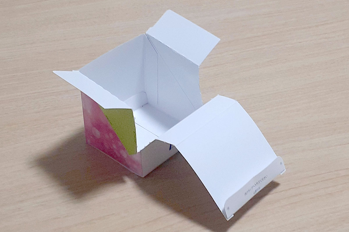 化粧箱からスマホスタンド変える組み立て方01